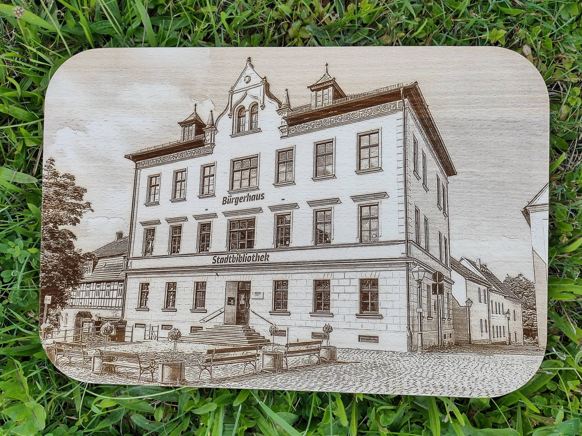 Holzbrett mit Fotogravur – persönliche Fotos stilvoll verewigt