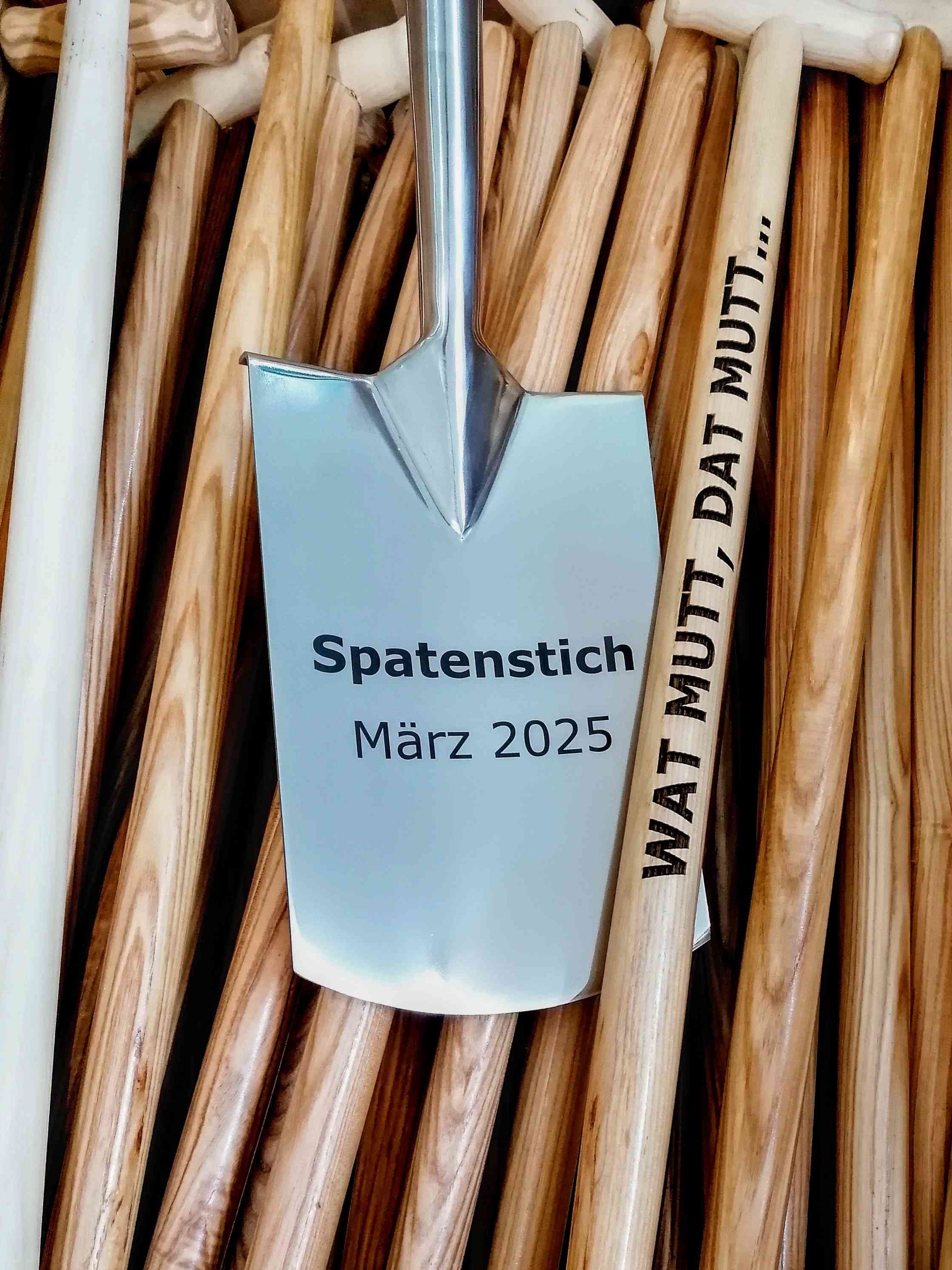 gravierter Spaten für den Spatenstich gravierter Spaten für den Spatenstich